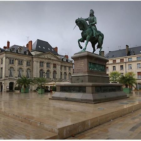 Joli F2 Gare Orleans Avec Parking Prive Et Balcon Daire Dış mekan fotoğraf